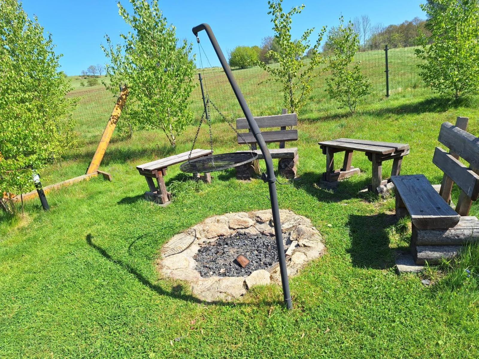 Camping, Zabierz Wlasny Namiot Kameralne Pole Namiotowe Z Basenem Kinem Plenerowym Miejscem Na Ognisko I Placem Zabaw Zywe Zwierzeta Agroturystyka Giebultow  Bagian luar foto